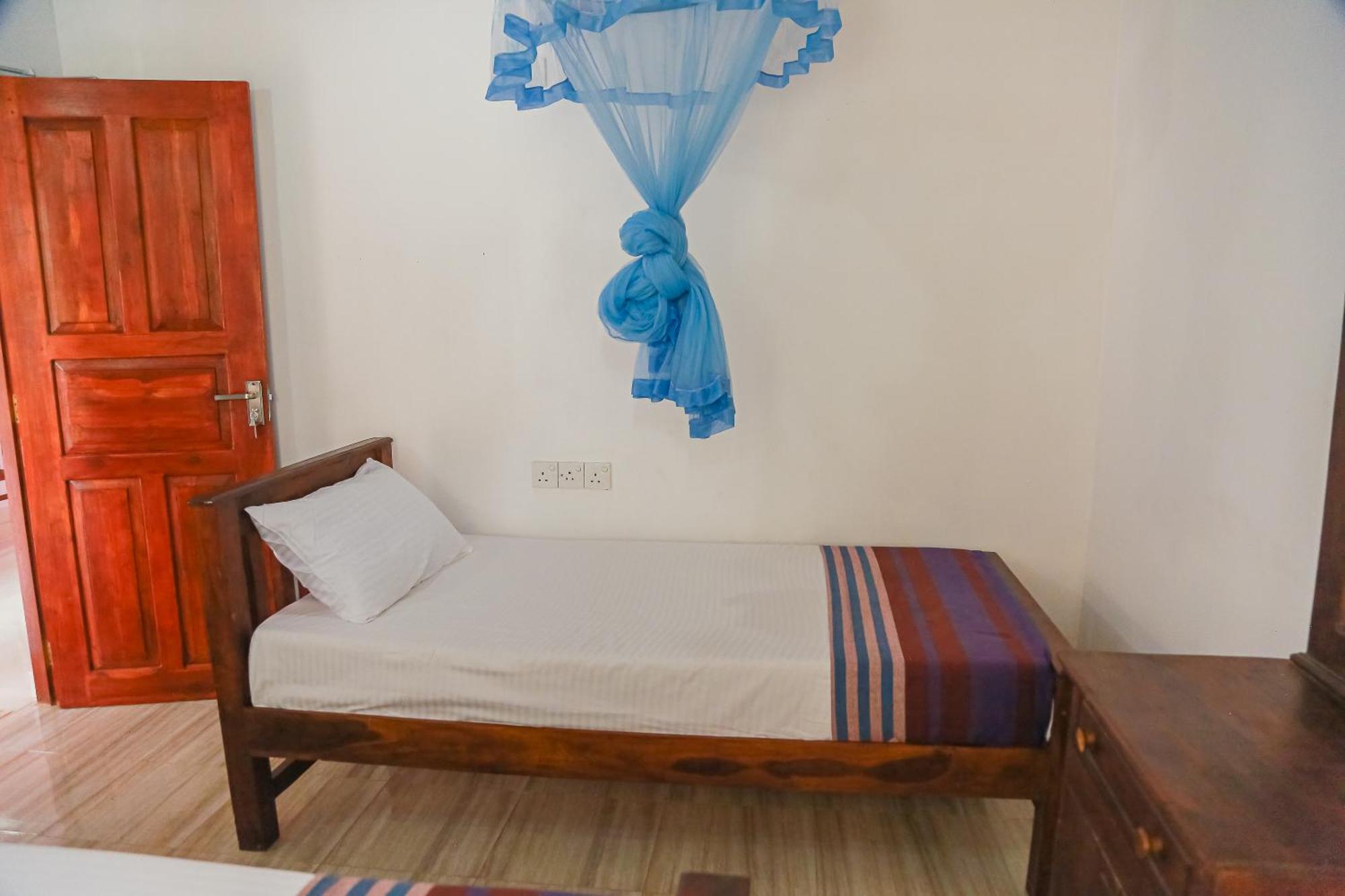 Lakeside Villa Anuradhapura Δωμάτιο φωτογραφία